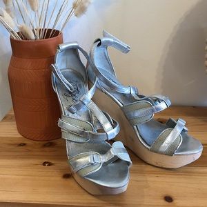DISCOUNTED SHIPPING ✨Silver Platform High Heels